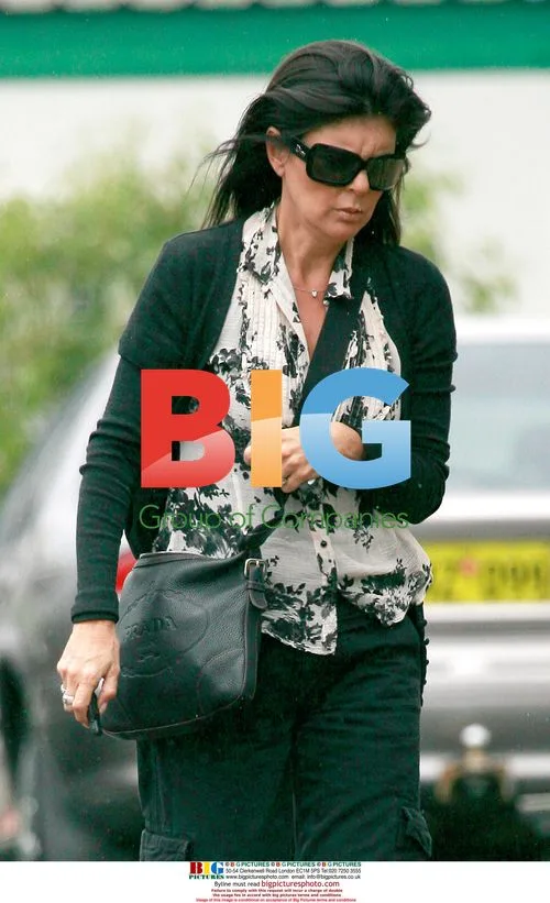Heath Ledger's mother leaves home