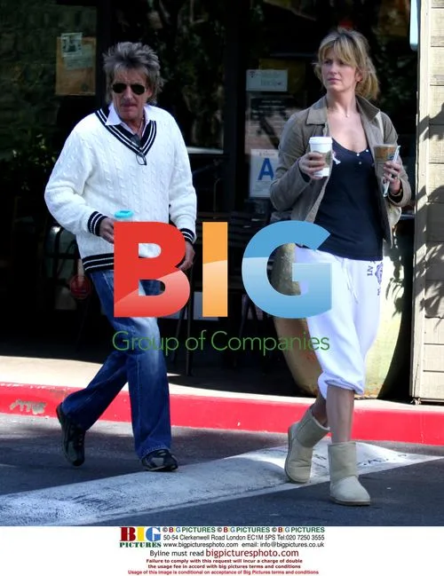 Rod Stewart and family out for coffee