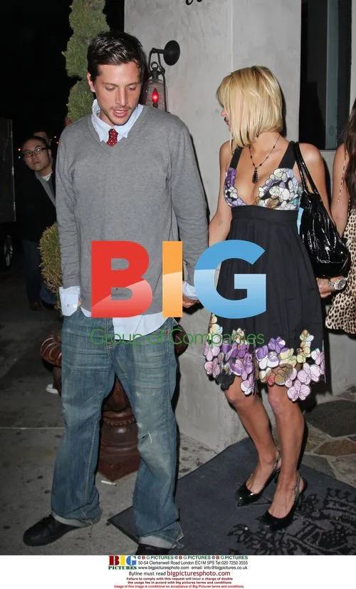 Simon Rex holds Paris Hilton leaving club