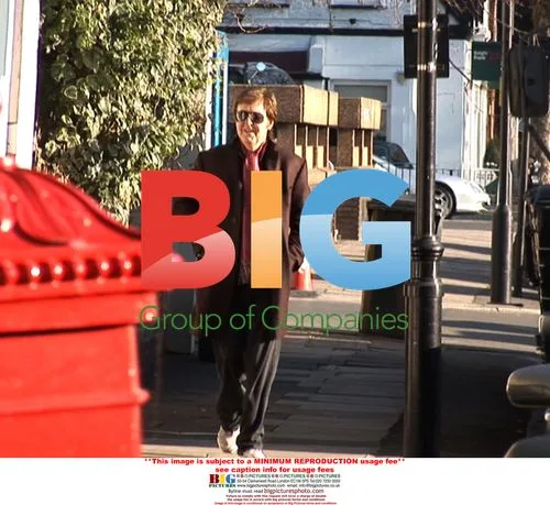 Paul McCartney Confronts Paparazzi