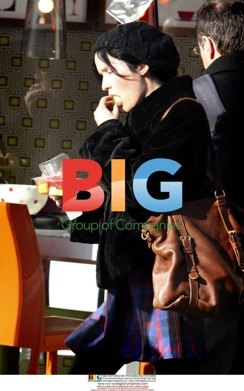 Andrea Corr spotted eating fruit in Kings Road
