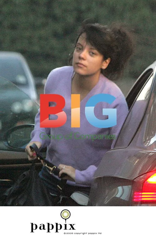 Lily Allen dropped off by boyfriend