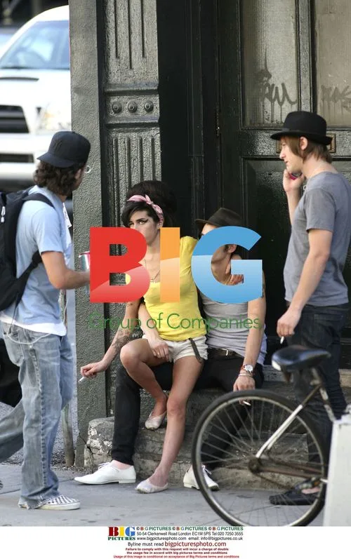 Amy Winehouse and Blake Fielder-Civil Smoking Outside