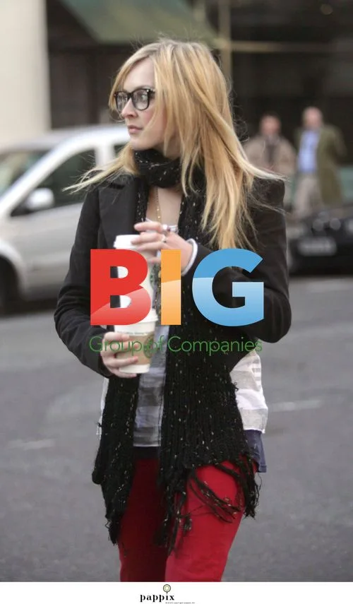 Fearne Cotton and Reggie Yates getting coffee