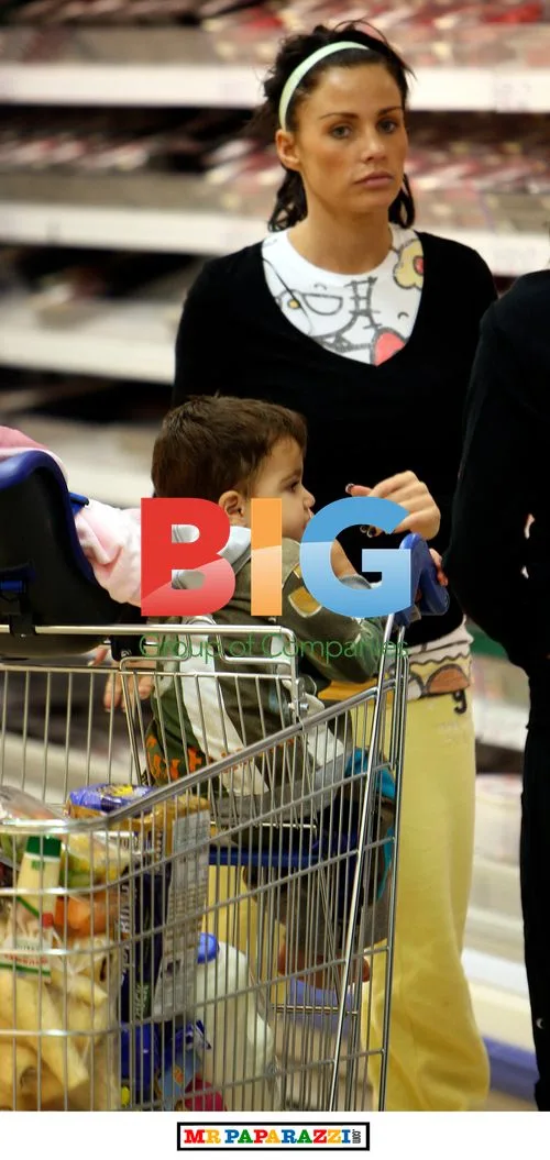 Katie Price Food Shopping with Kids