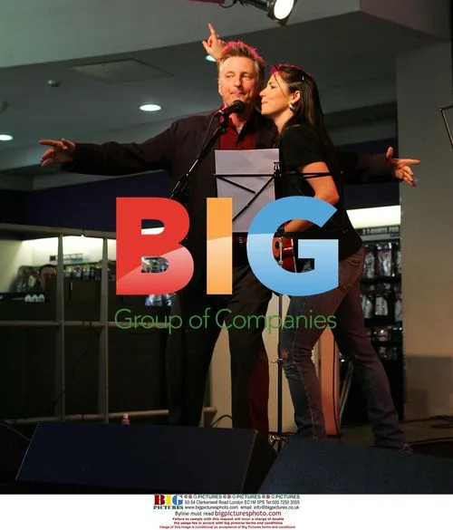 KT Tunstall and Billy Bragg Perform at HMV Store