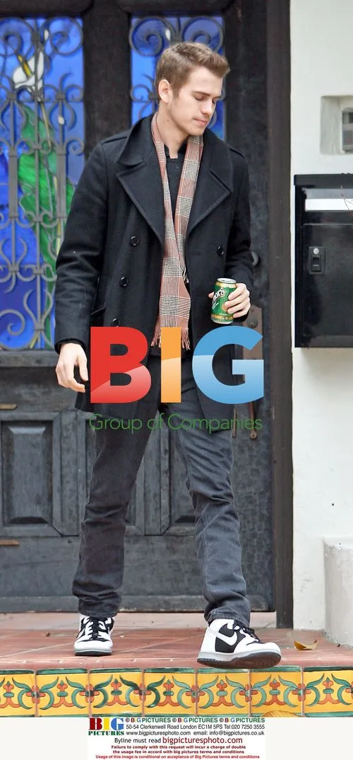 Hayden Christensen stops by liquor store