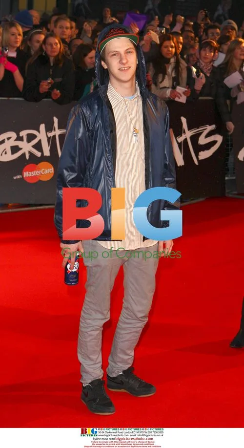 Celebrities Arrive at The Brit Awards 2008