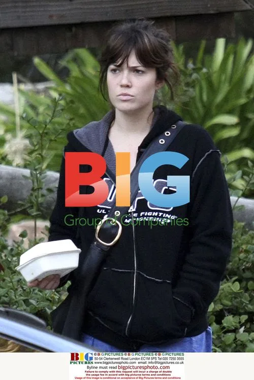 Mandy Moore Grabs a Bite to Eat