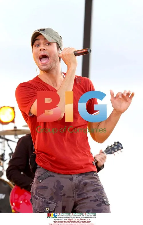 Enrique Iglesias Performs in Miami