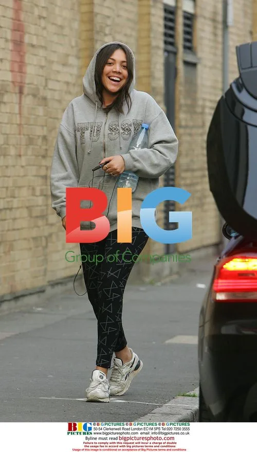 Lily Allen and Miquita Oliver get manicures