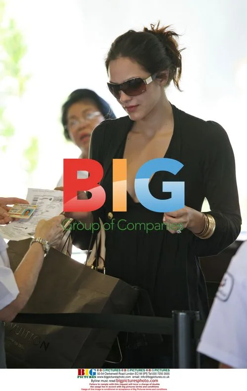 Katharine McPhee and Nick Cokas Depart Maui Airport