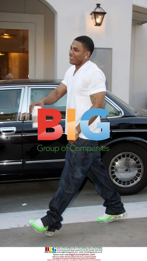 Nelly Does Beverly Hills Shuffle