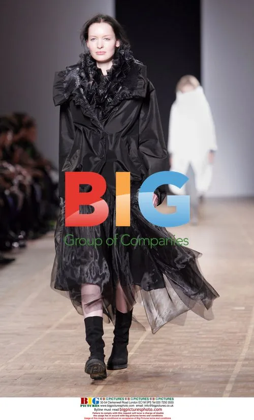 Issey Miyake Fall-Winter 2008/2009 Fashion Show