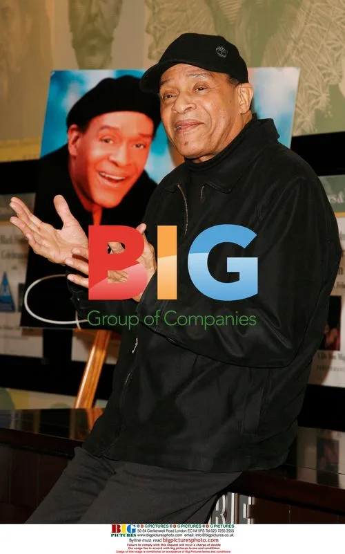Al Jarreau signs album at Barnes & Noble