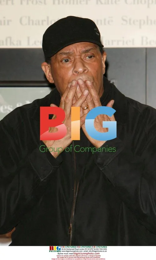 Al Jarreau Promotes New Album at Barnes & Noble