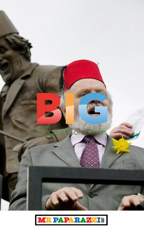 Anthony Hopkins Unveils Tommy Cooper Statue