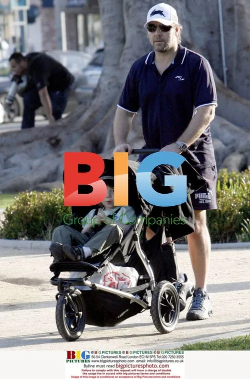 Russel Crowe and Family Out for Walk