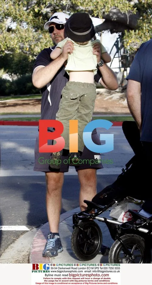 Russel Crowe Family Park Outing
