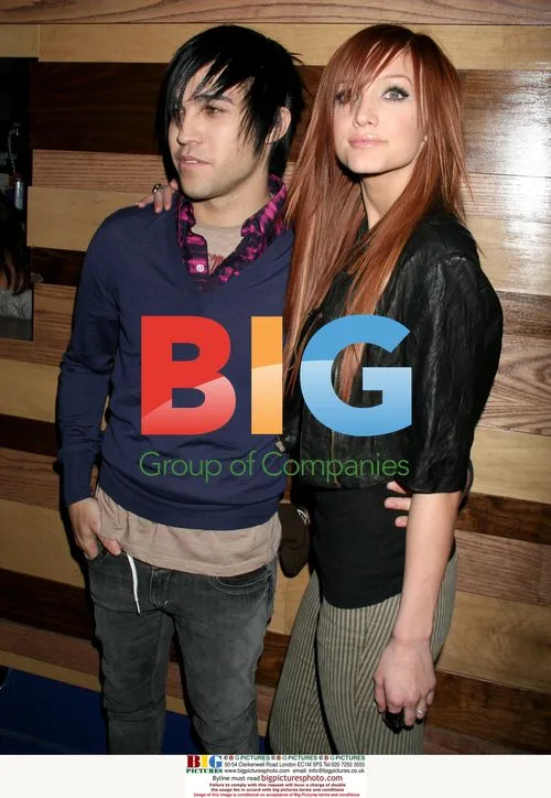 PETE WENTZ and ASHLEE SIMPSON at Ashlee's performance