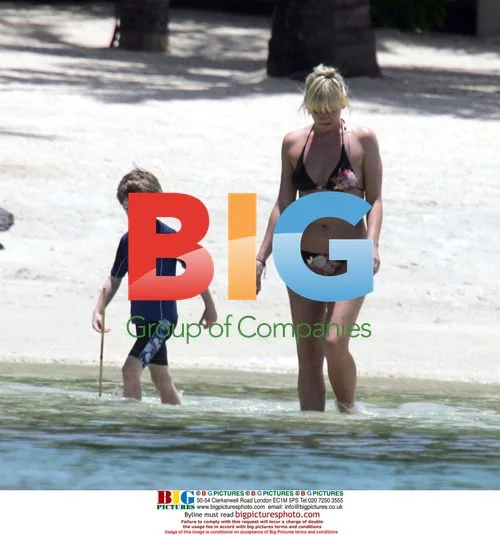 Zoe Ball on Christmas vacation in Mauritius