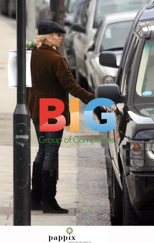 Gwen Stefani Out with Family in London