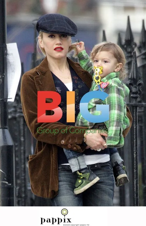Gwen Stefani and Family Stroll in London