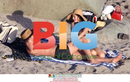 Kelly Brook and Billy Zane enjoy romantic Caribbean getaway