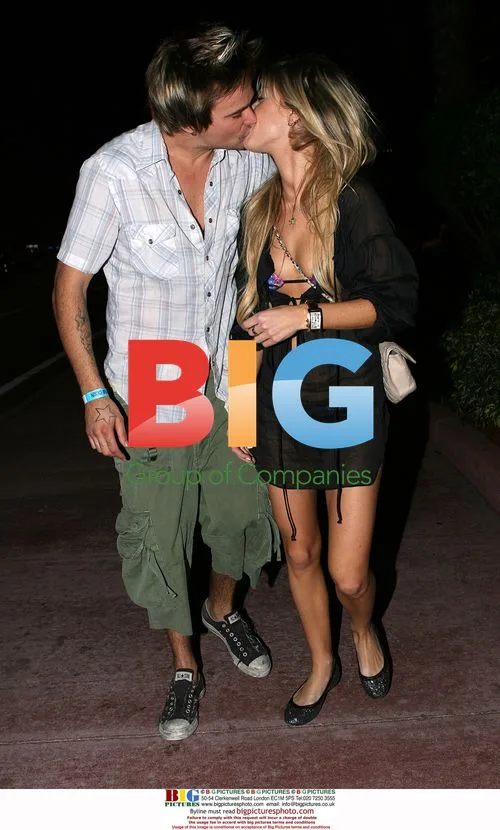Sean Stewart and Caleigh Peters kiss in Miami