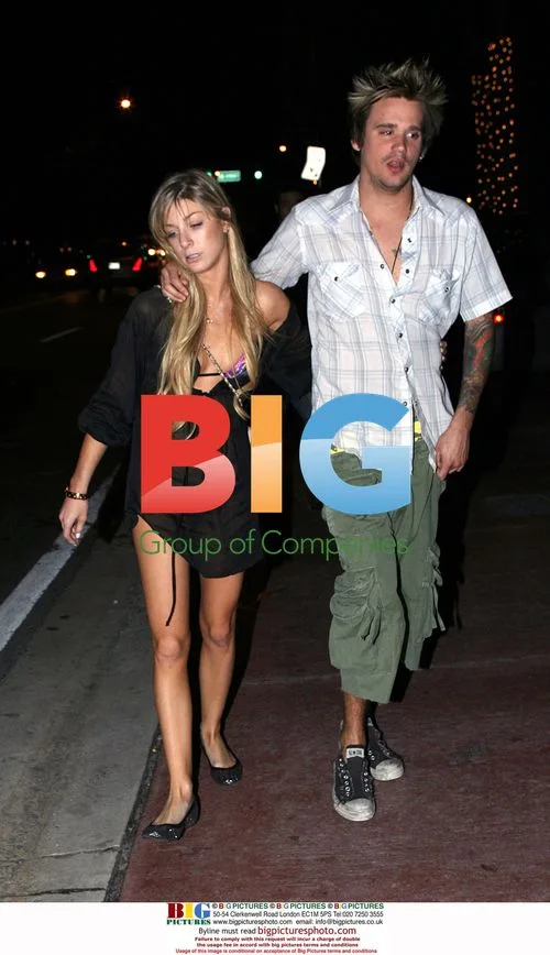 Sean Stewart and Caleigh Peters enjoy kiss in Miami