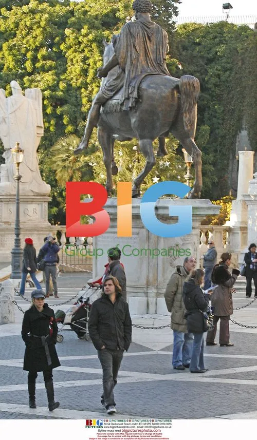 Shakira and Antonio della Rua visit Rome landmarks
