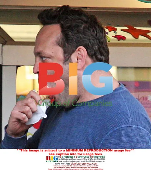 Vince Vaughn Enjoys Meal at Farmers Market