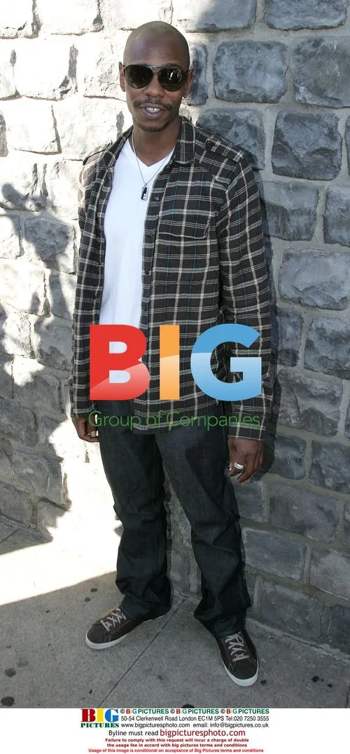 Dave Chappelle Chats with Paparazzi at The Ivy