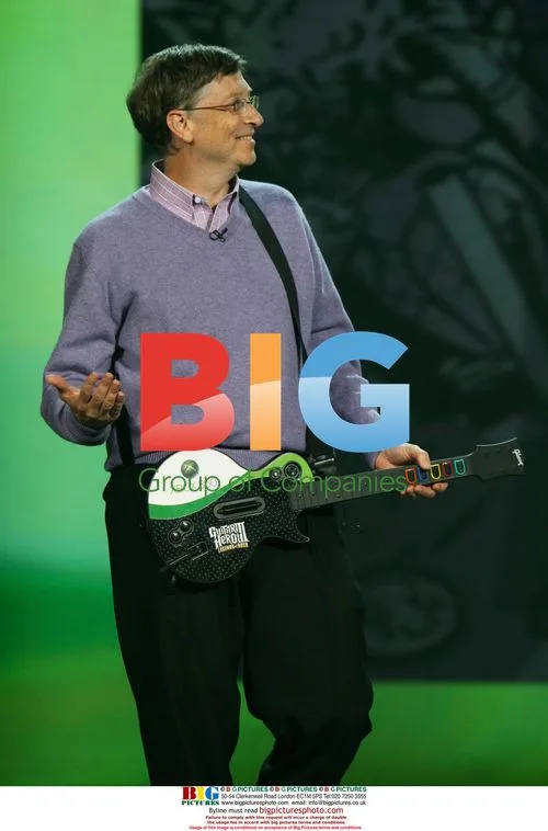 Bill Gates Plays Guitar at CES 2008