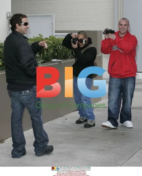 Pauly Shore jokes with paparazzi