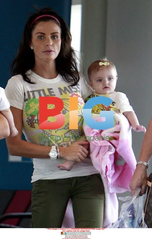 Jordan and Peter Andre Shopping