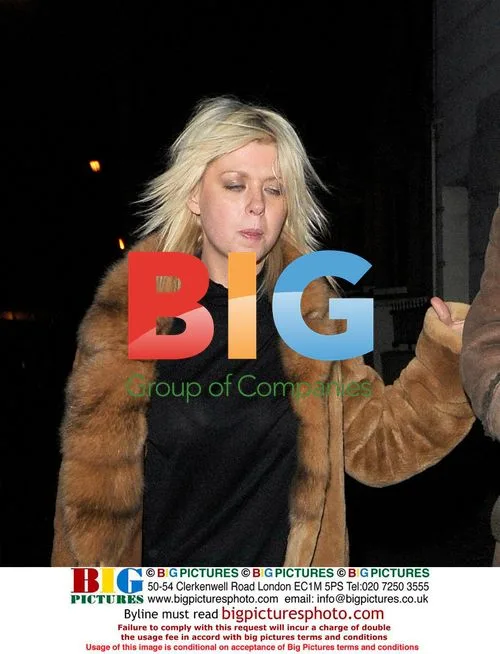 Tara Reid Leaves Club with Friends