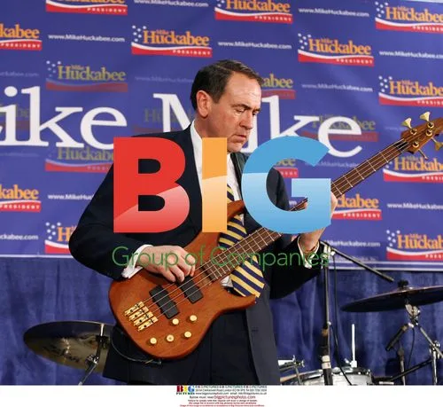 Mike Huckabee plays bass on campaign trail