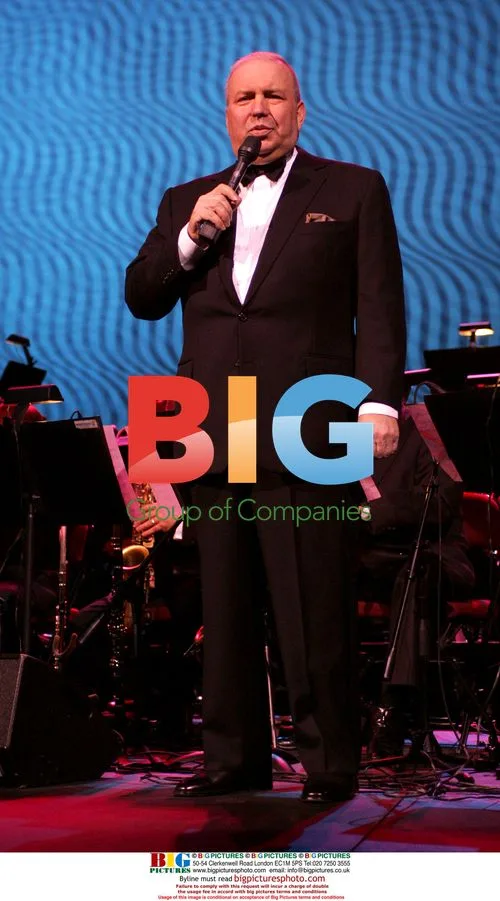 Frank Sinatra Jr. Performs in Concert