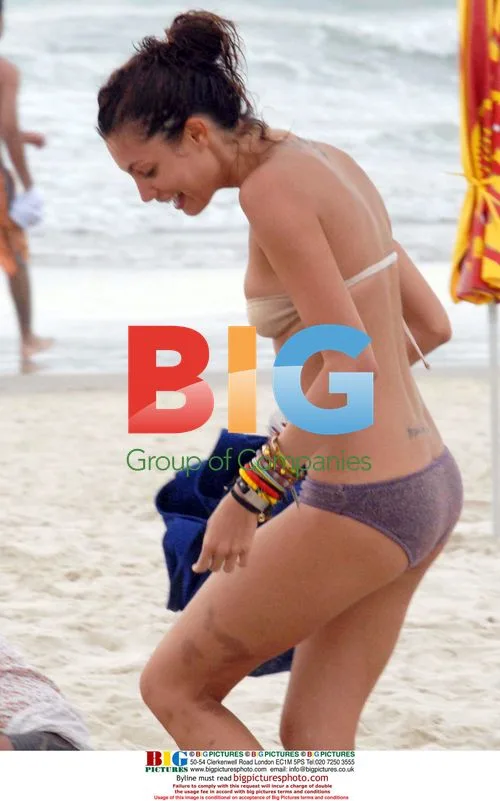 Brazilian model Natalia Andrade kissing Stravos Niarchos