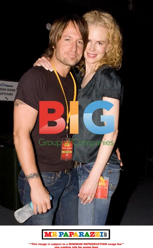 Nicole Kidman and Keith Urban Pose Before Concert