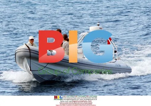 Billionaire Abramovich and Girlfriend Boat Browsing