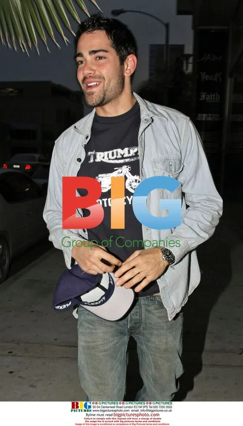 Jesse Metcalfe Gets Haircut