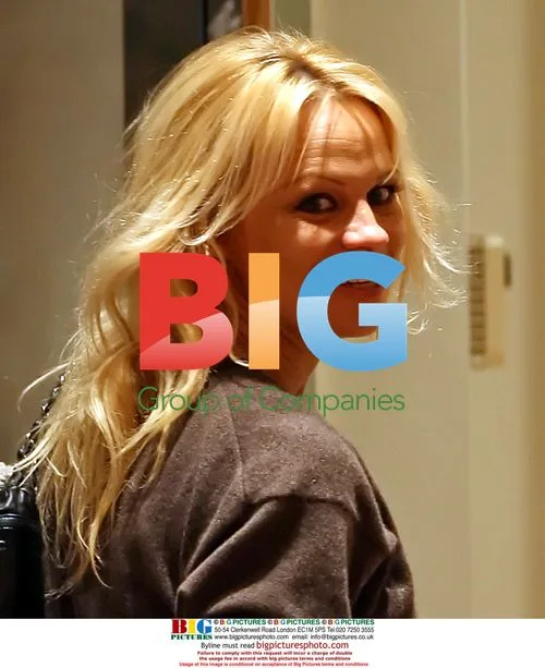 Pamela Anderson Shopping After Divorce Filing