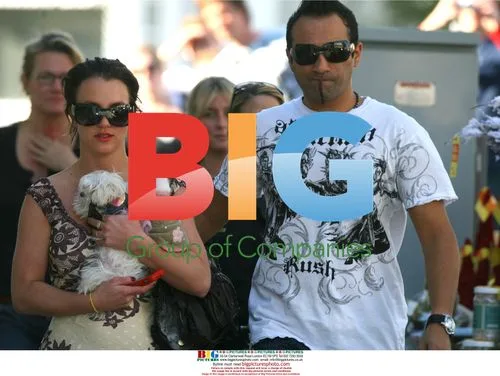 Britney Spears out with pap and pups in LA