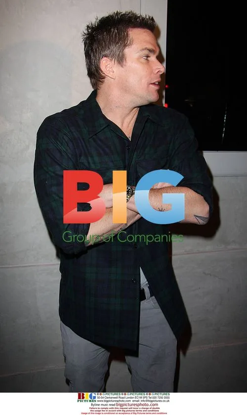 Mark McGrath Signs Autographs