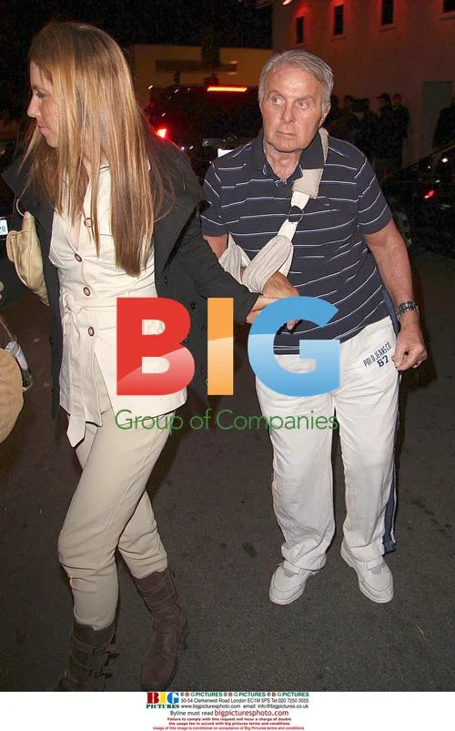 Robert Conrad leaves club with daughters
