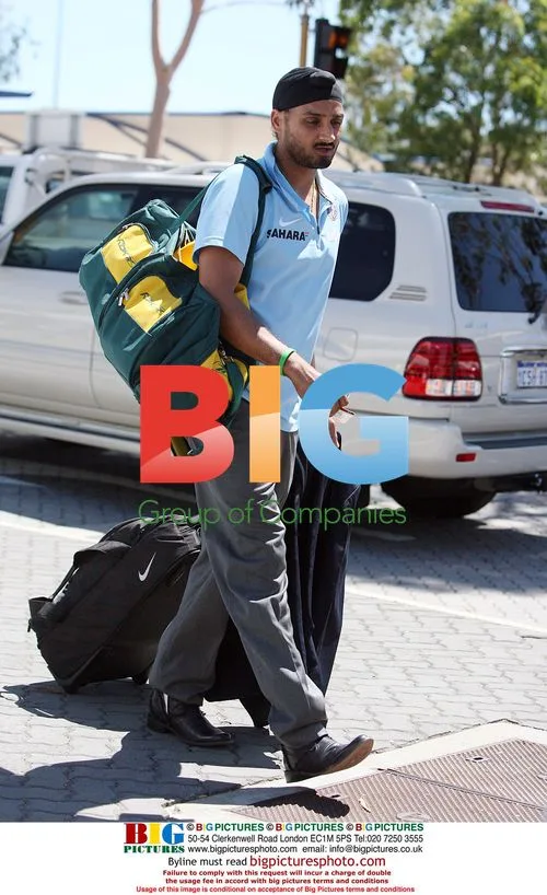 Harbhajan Singh arrives in Perth