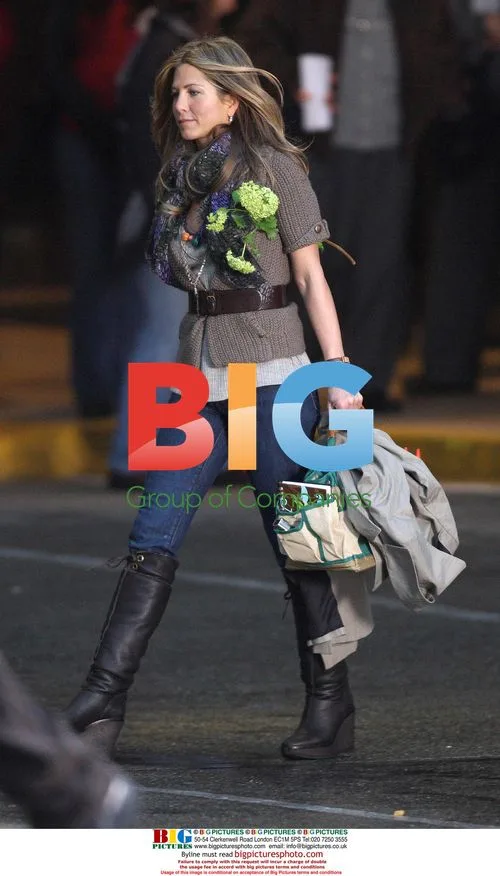 Jennifer Aniston on Set of 'Traveling' in Canada