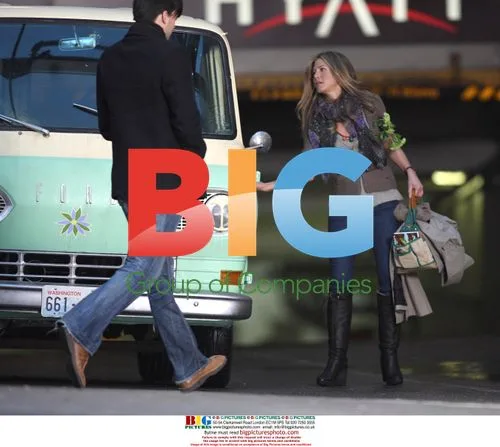 Jennifer Aniston on set of 'Traveling' in Vancouver